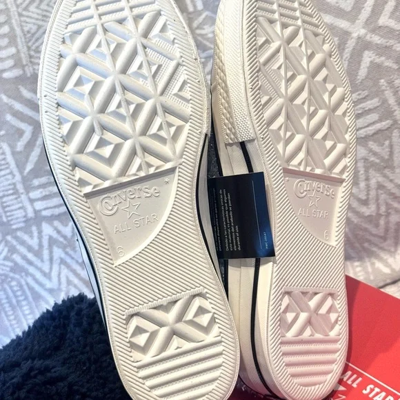 Converse Women's Size 8 Chuck 70 Metallic Tweed Oxford Sneakers - Picture 7 of 9